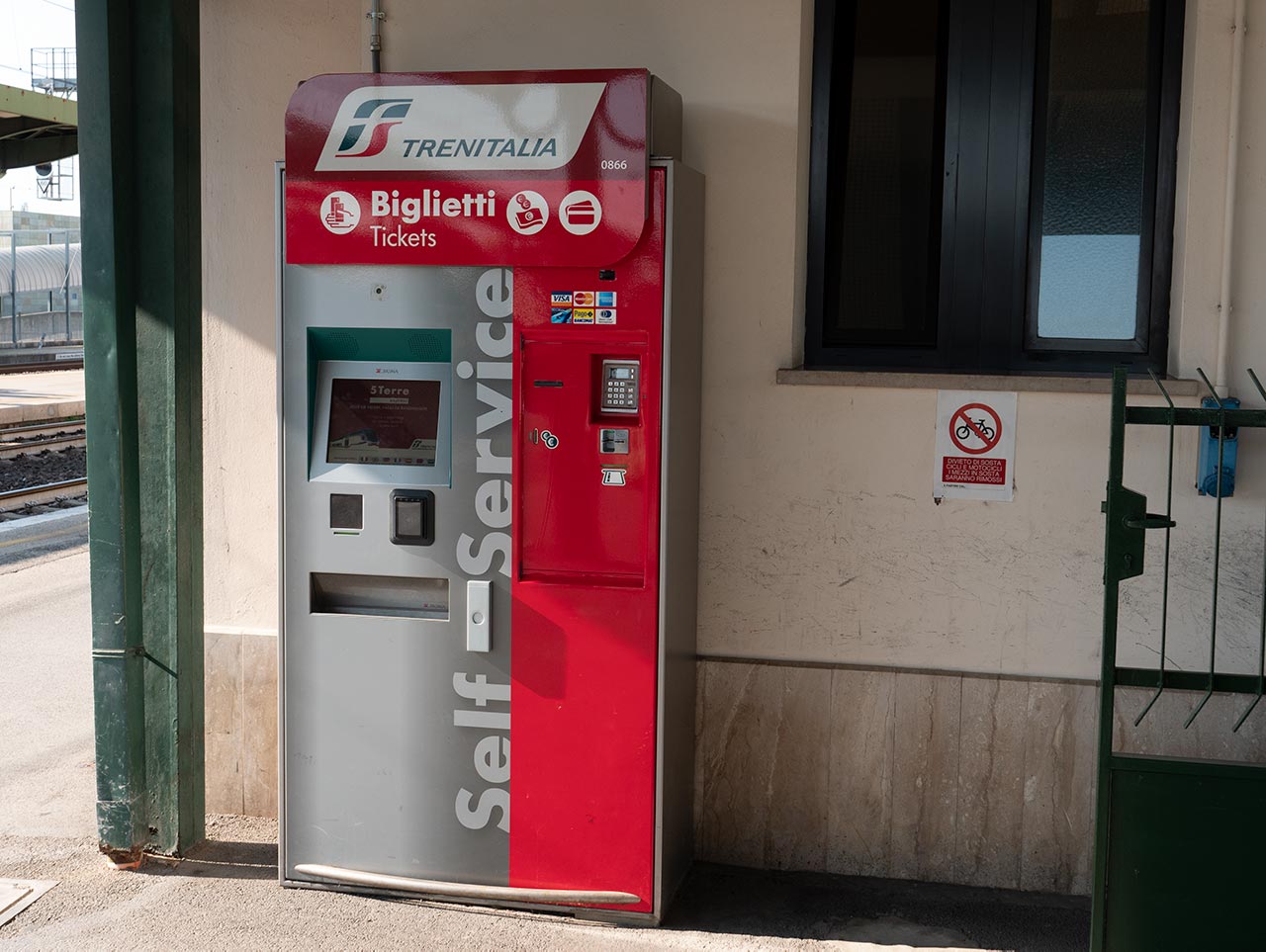 Ticketautomat am Bahnhof in Latisana