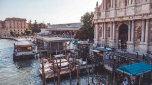 Lignano nach Venedig - die günstigsten Varianten (Bus, Zug, Schiff oder Auto)