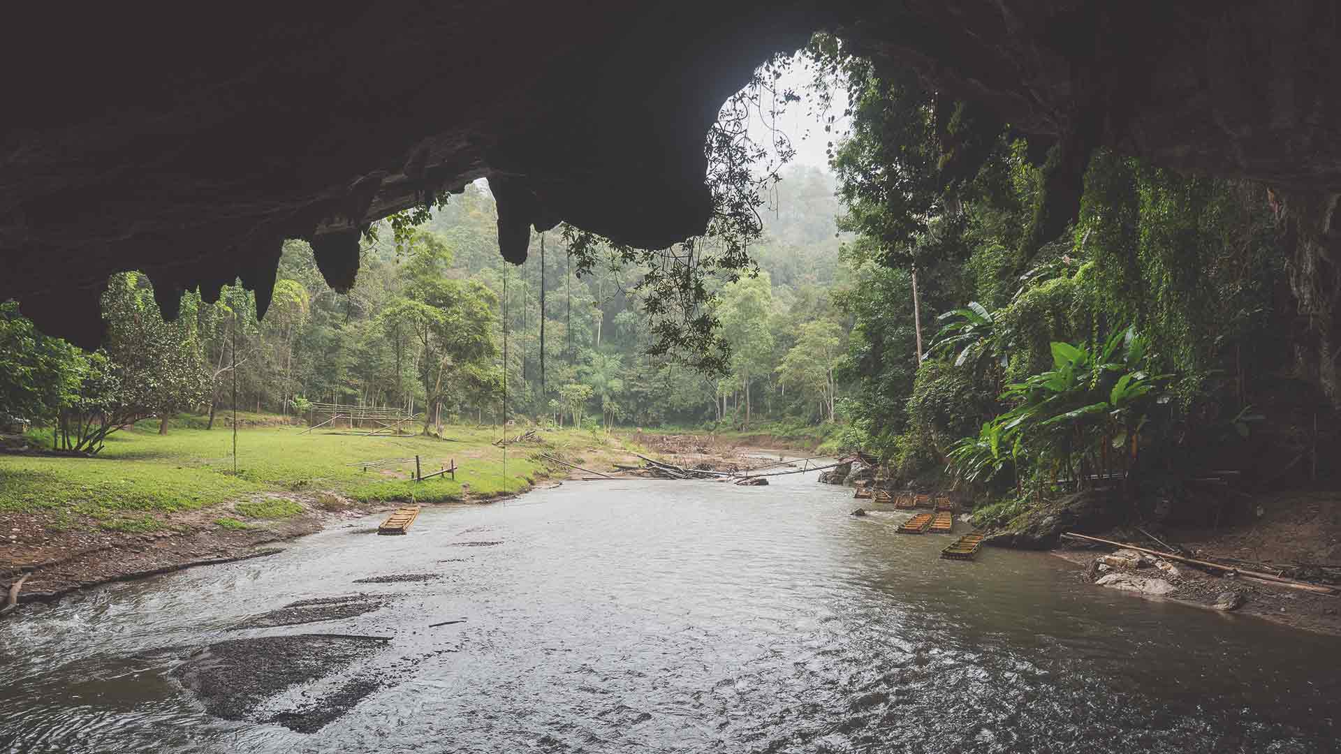 Lod Cave Trip - Ausgang der Tropfsteinhöhle in Pai