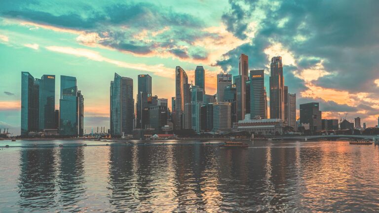 Skyline von Singapur beim Sonnenuntergang